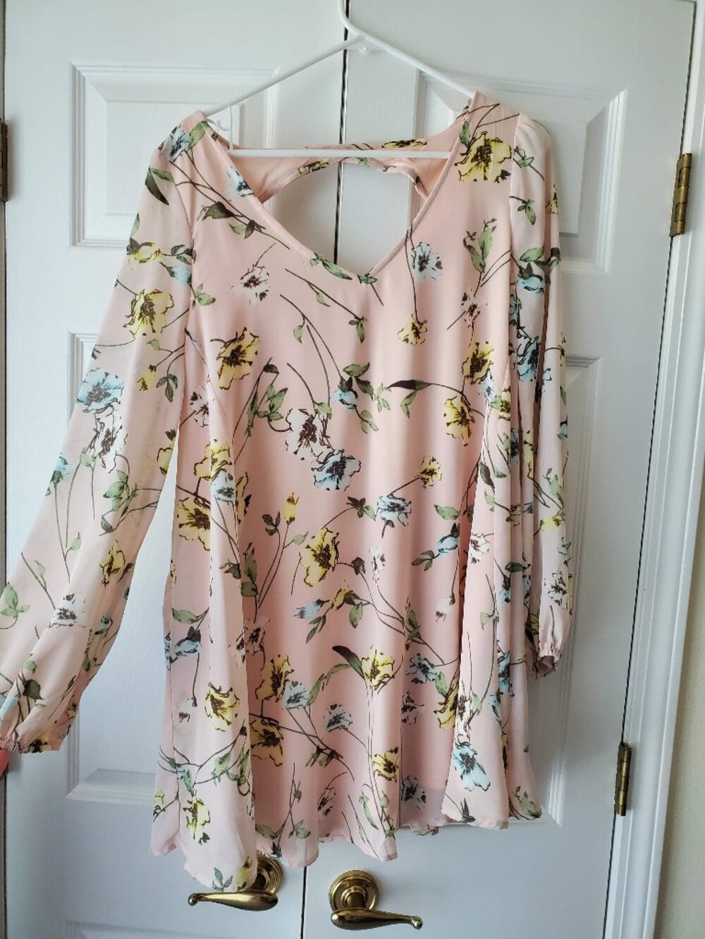 Entro Long Sleeve Floral Dress with cutout